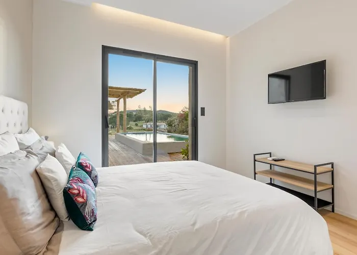 Villa Villa Nivalaggia avec piscine à 15-20min de Porto-Vecchio et de Bonifacio, sunsets sur les champs *