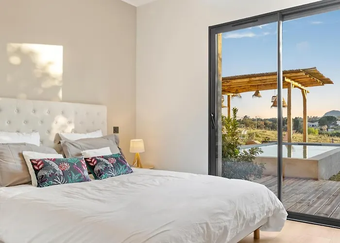 Villa Nivalaggia avec piscine à 15-20min de Porto-Vecchio et de Bonifacio, sunsets sur les champs *