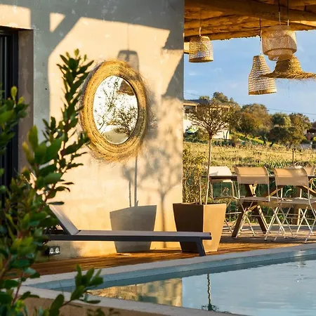 Villa calme avec piscine chauffée - 6 personnes - Figari proche Porto-Vecchio et Bonifacio *